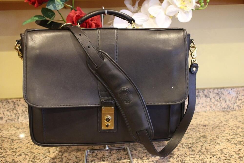 Atlas Men's Black Leather BreifCase Bag With Keys #1076-045 (u500